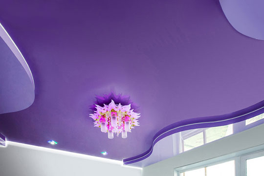 Фиолетовый потолок натяжной с чем гармонирует